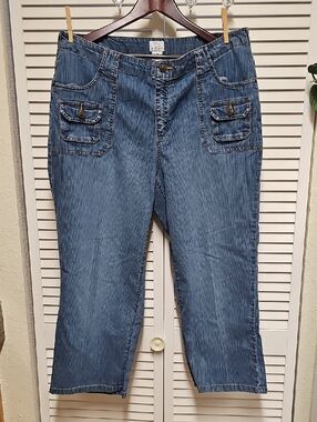 EUC Edge Blue Cropped Stretchy Cargo Pocket Jeans W Smaller Button Pockets Front